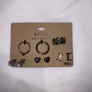 “Rebel” set of earrings and rings